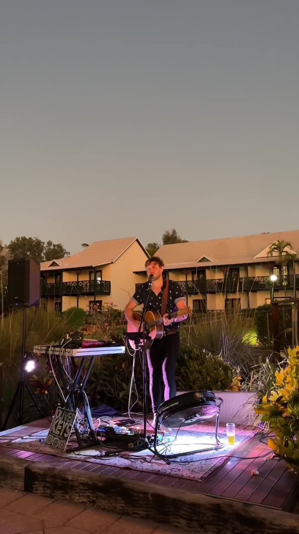 Broome looks like this right now and we’ve got a hack to spend less getting there! ✨✈️