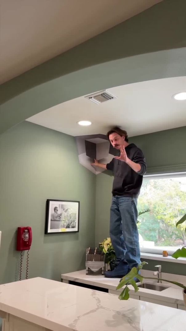 ⁣Ceiling looks like it's moving!