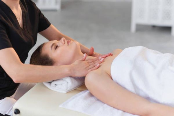 Lymphatic Massage for a Smoother Post-Procedure Recovery